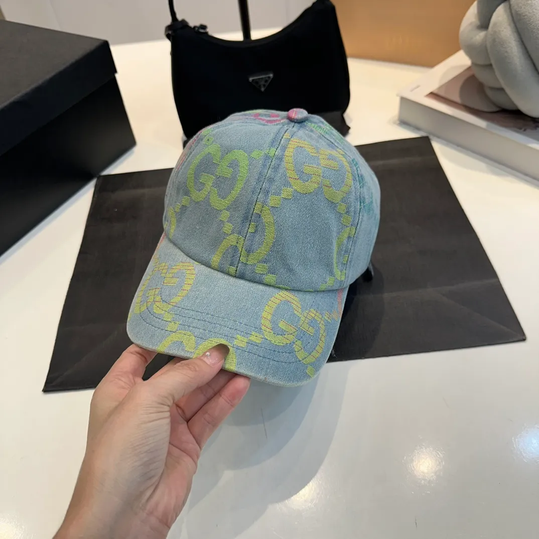 P56 Gucci Baseball Cap♥️GUCCI🧢New product from the official website, baseball cap, original quality, hot arrival 🔥🎩 The craftsmanship is very exquisite, high-end and classy! Low-key luxury, easy to carry! Running volume!