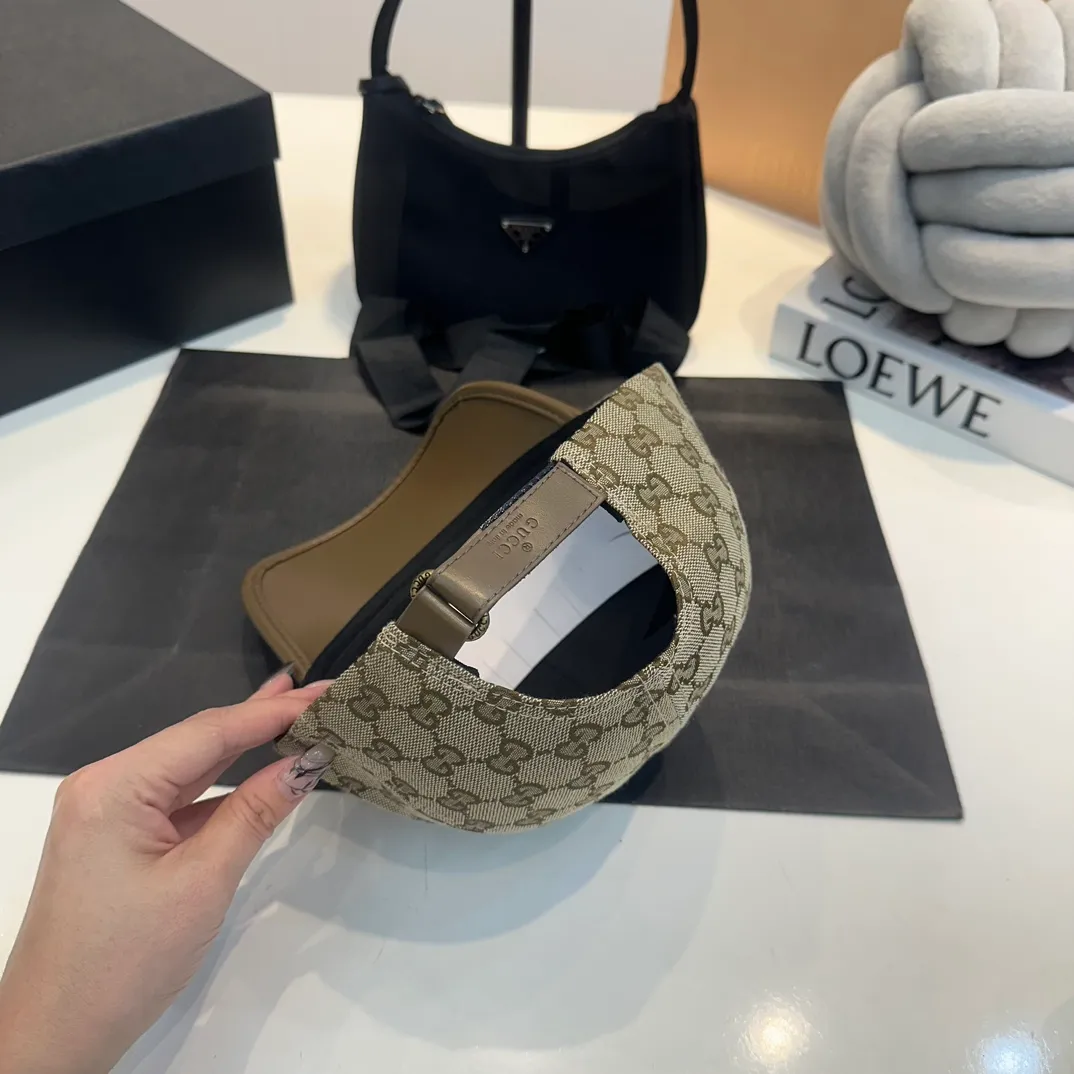P60 GUCCI Gucci Baseball Cap👒Official website new product Gucci🧢original quality is very popular. The craftsmanship is very exquisite, high-end and classy! Low-key luxury, easy to carry! Running volume