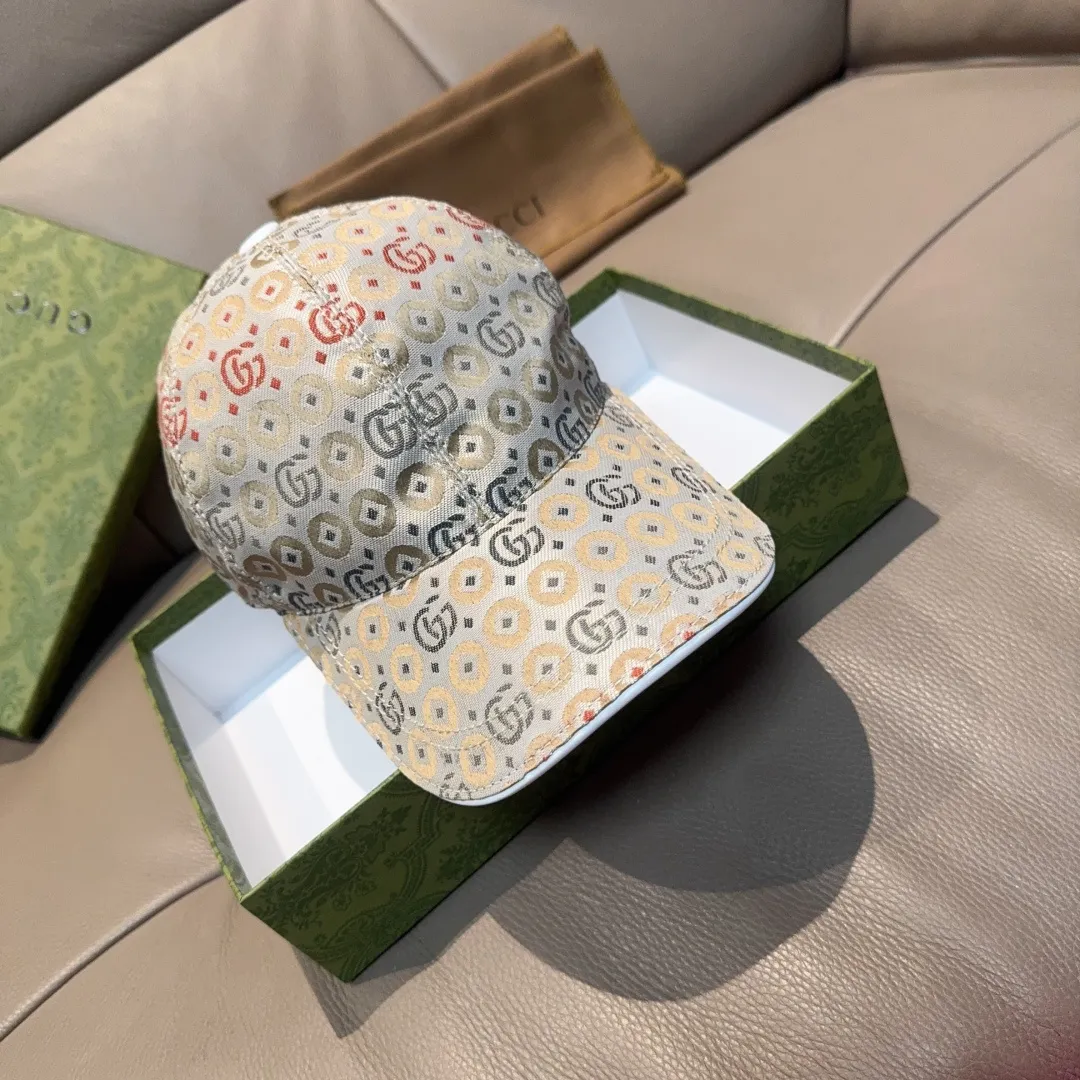 p90., Gucci's new original baseball cap, double G jacquard, 1:1 mold customization at the counter, perfect pattern, original canvas fabric + first-layer cowhide, light and breathable! The basic head circumference is 56cm, and the patch is adjustable.