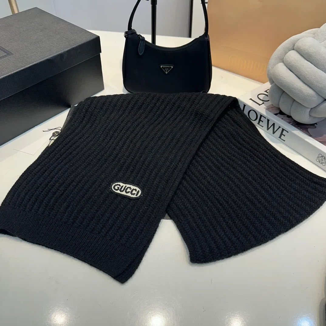 P180 Gucci Gucci three-piece set👏rabbit wool + cashmere knitted scarf and hat set, warm and fashionable, comfortable and soft texture, versatile style💑unisex, couple style