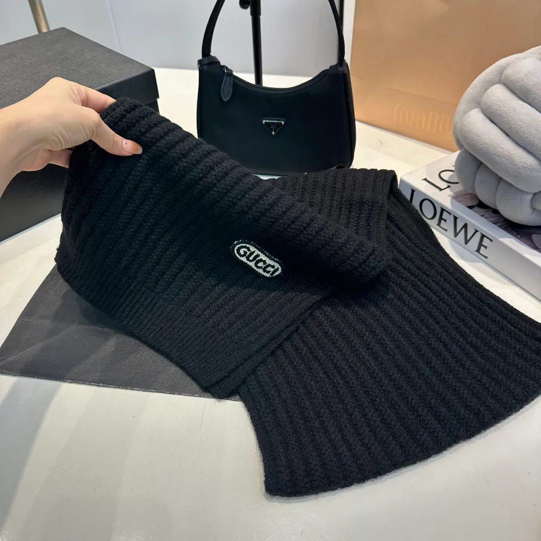 P180 Gucci Gucci three-piece set👏rabbit wool + cashmere knitted scarf and hat set, warm and fashionable, comfortable and soft texture, versatile style💑unisex, couple style
