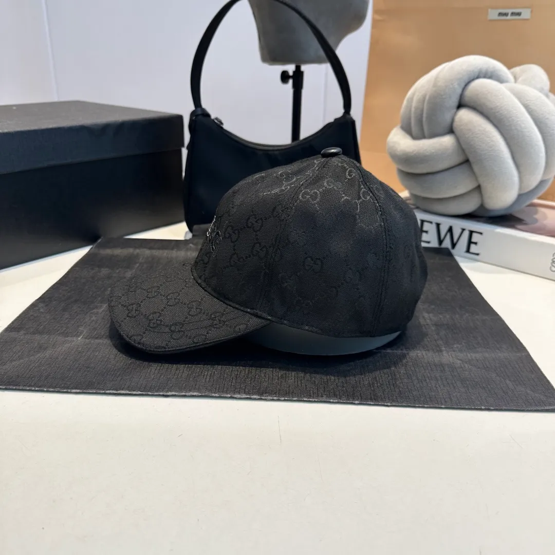 P60 Gucci (Gucci) classic original baseball cap😍Customized with 1:1 mold opening at the counter, the highest version, the original canvas is light and breathable! Photographed in real life, suitable for men and women in all seasons, basic head circumference 56cm, adjustable patches.