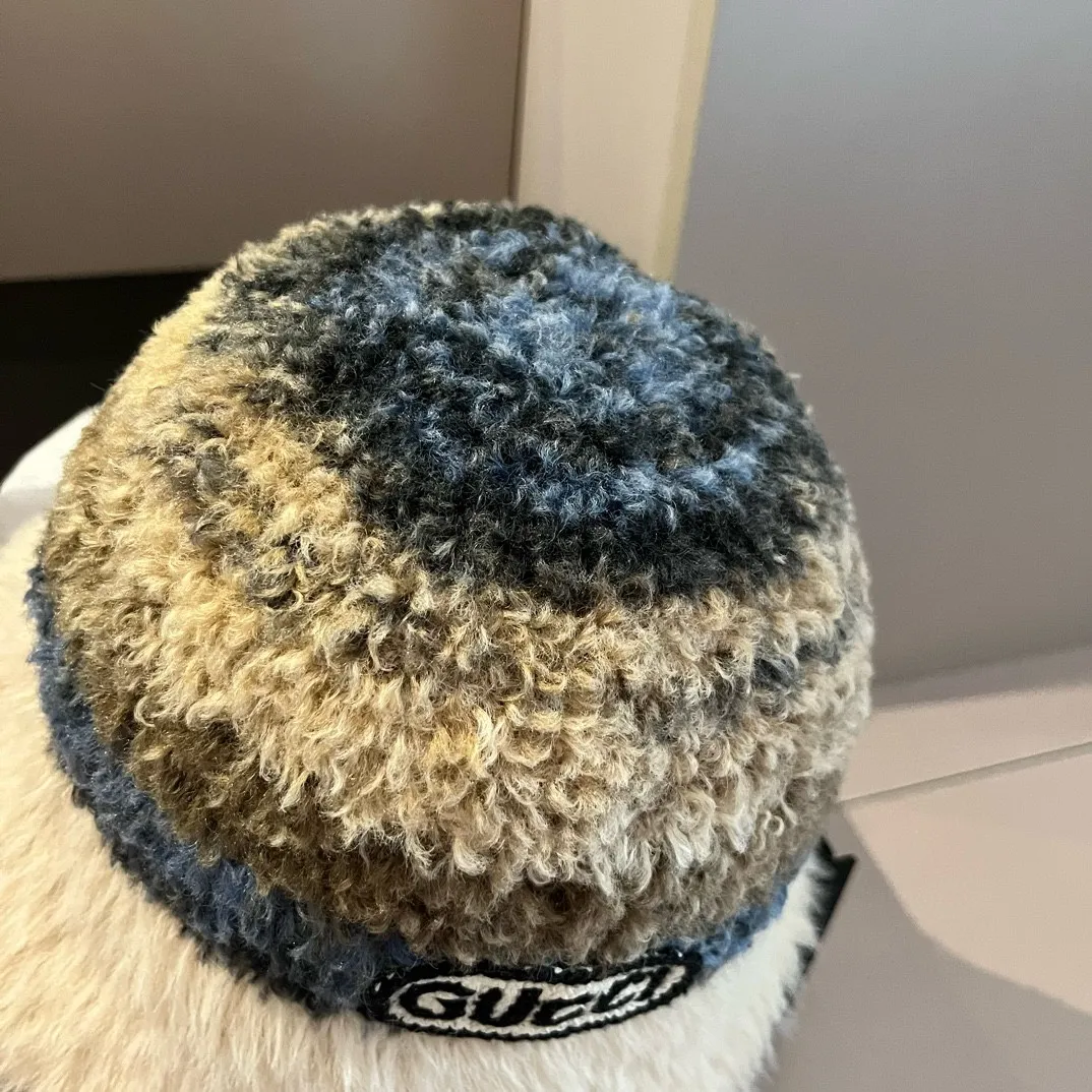 💰90¥ Gucci new sherpa bucket hat, gradient color, head circumference 57cm