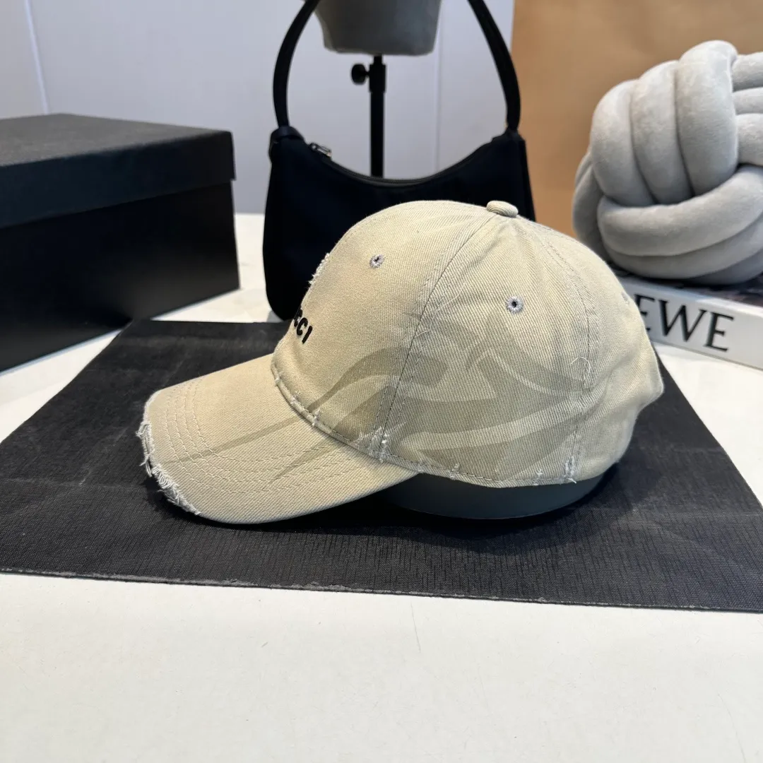 P60 GUCCI ripped baseball cap, the original quality is very popular, the craftsmanship is very exquisite, the atmosphere is high-end and classy! Low-key luxury, easy to carry! Running volume!