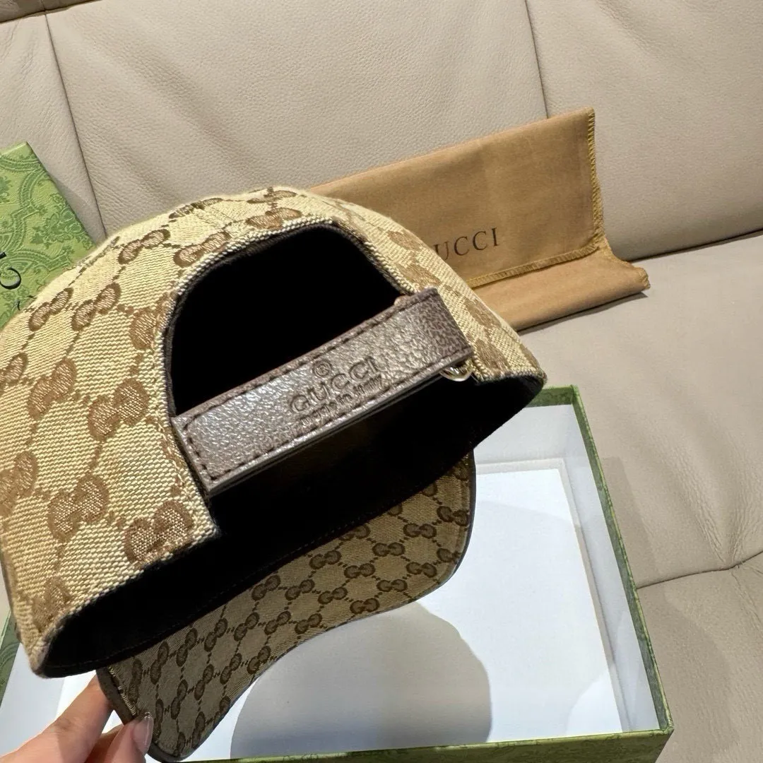 P90 new model has arrived! ., Gucci (Gucci) new original baseball cap, hot stamping webbing, the latest model at the counter, 1:1 custom mold opening, genuine mold opening, original canvas fabric + first layer of cowhide, original quality! The quality is great, the basic head circumference is 56cm, and the patch is adjustable.