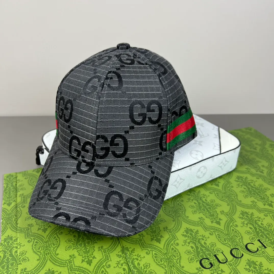 P50💰Gucci Baseball Cap♥️GUCCI🧢Official website new product, baseball cap, original quality, hot arrival 🔥🎩 The craftsmanship is very exquisite, high-end and classy! Low-key luxury, easy to carry! Running volume!