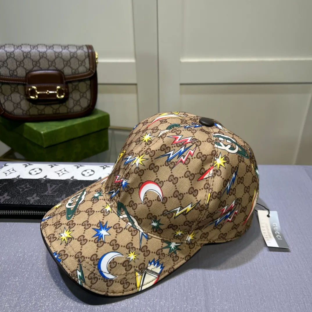 p80💰10,000-year-old classic model is shipped! Gucci (Gucci) classic original baseball cap 😍😍Customized at the 1:1 counter mold, the highest version, original canvas + first layer of cowhide, pure cotton lining, light and breathable! Photographed in real life, suitable for men and women in all seasons, basic head circumference 56cm, adjustable patches.