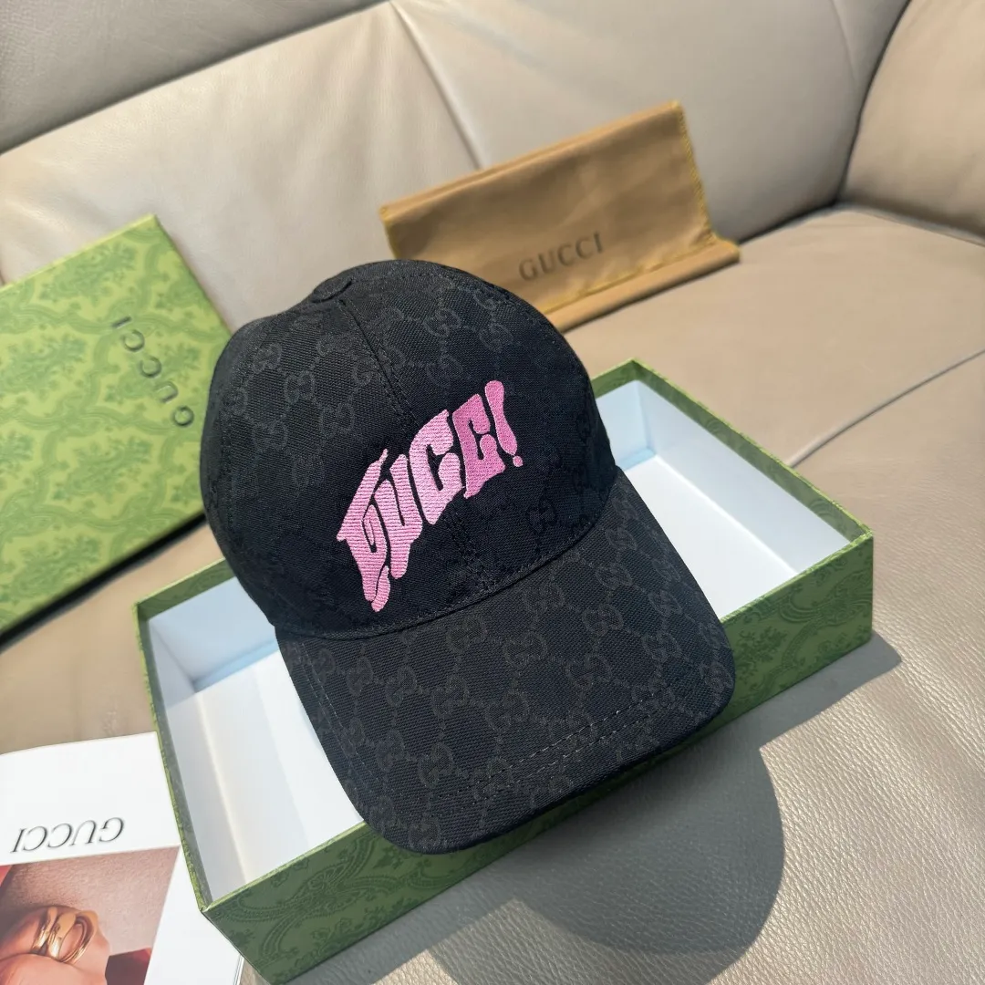 P90, Gucci's new original baseball cap, artistic word embroidery, 1:1 mold customization, heavy embroidery, details comparable to those at counters, original canvas fabric + first-layer cowhide, pure cotton lining, great quality! The first choice for handsome men and beautiful women, fashionable and versatile. Basic head circumference 56, adjustable patch