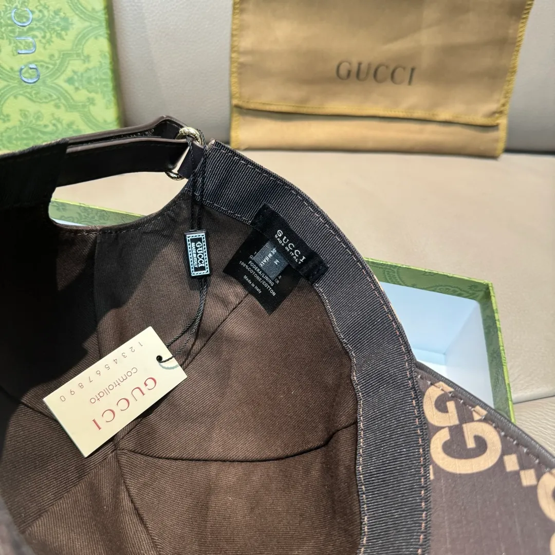 p90 New model shipped from official website. Gucci's latest original baseball cap, large double G, 1:1 mold customization at the counter, perfect alignment, original canvas fabric + first-layer cowhide, light and breathable! The basic head circumference is 56cm, and the patch is adjustable.