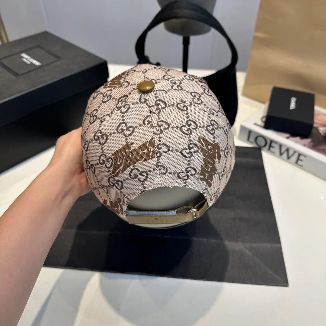 P56 GUCCI Gucci Baseball Cap 🧢Official website new product Gucci Baseball Cap 🧢 is coming soon. The craftsmanship is very exquisite, high-end and classy! Low-key luxury, easy to carry! Running volume!