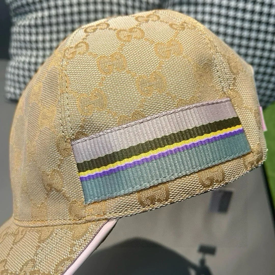Batch of 900,000-year-old classic models in new colors shipped!   , Gucci (Gucci) classic original baseball cap 😍😍 1:1 mold opening and customization at the counter, the highest version, original canvas fabric + first layer of cowhide, light and breathable! Photographed in real life, suitable for men and women in all seasons, basic head circumference 56cm, adjustable patches.