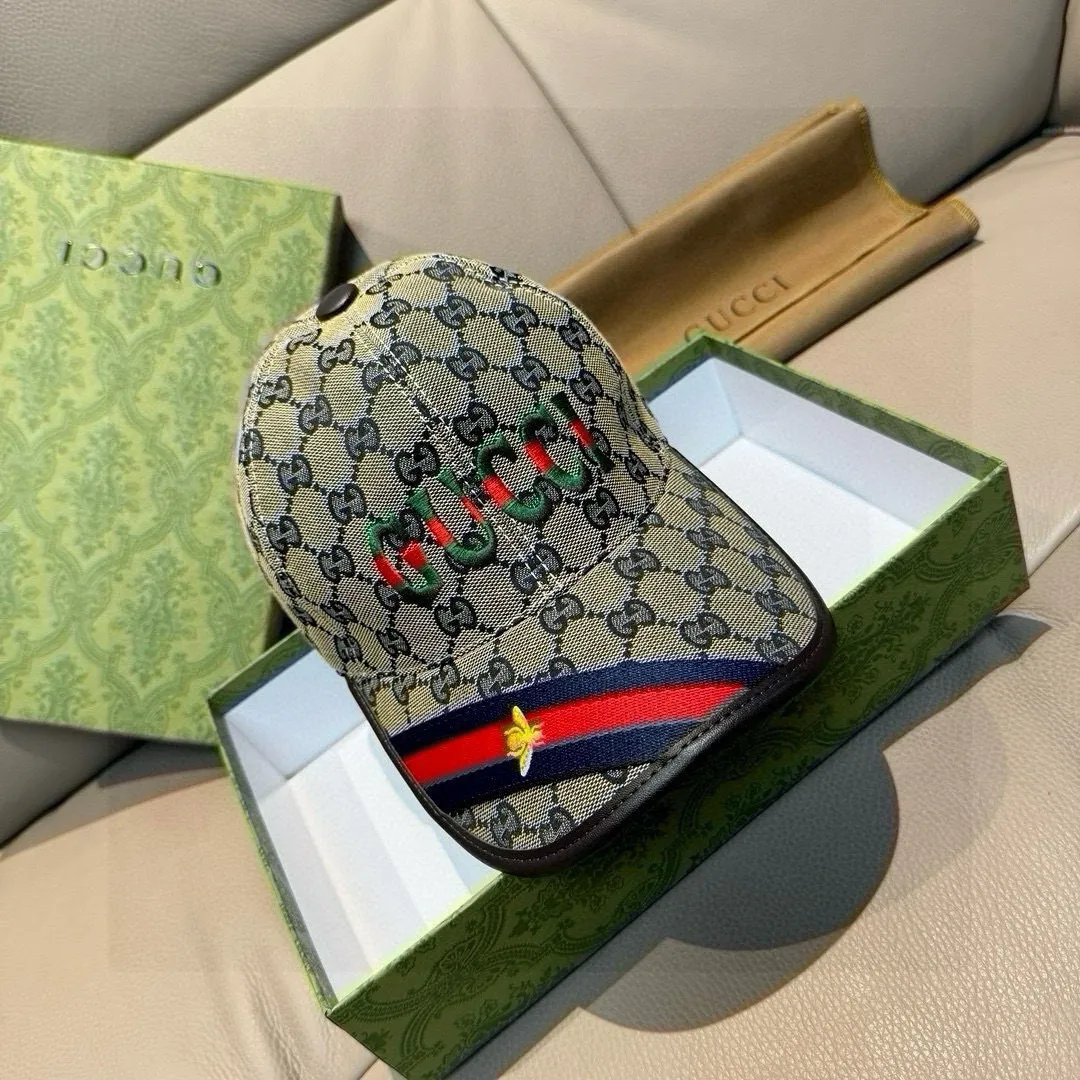 P90, Gucci's new original baseball cap, 1:1 mold customization, heavy embroidery, details comparable to those at counters, original canvas fabric + first-layer cowhide, great quality! The first choice for handsome men and beautiful women, fashionable and versatile. The basic head circumference is 56cm, and the patch is adjustable.