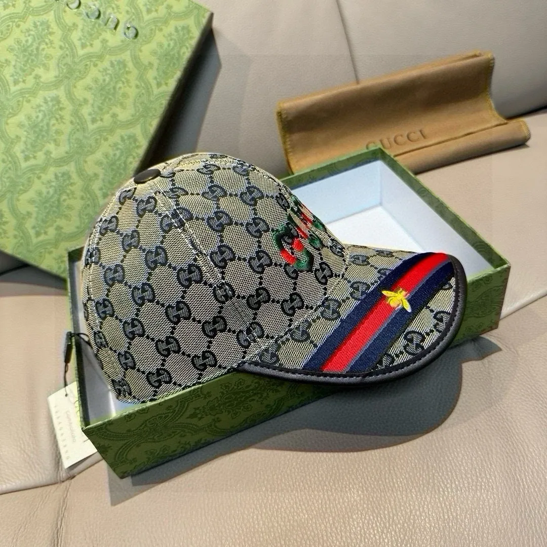 P90, Gucci's new original baseball cap, 1:1 mold customization, heavy embroidery, details comparable to those at counters, original canvas fabric + first-layer cowhide, great quality! The first choice for handsome men and beautiful women, fashionable and versatile. The basic head circumference is 56cm, and the patch is adjustable.