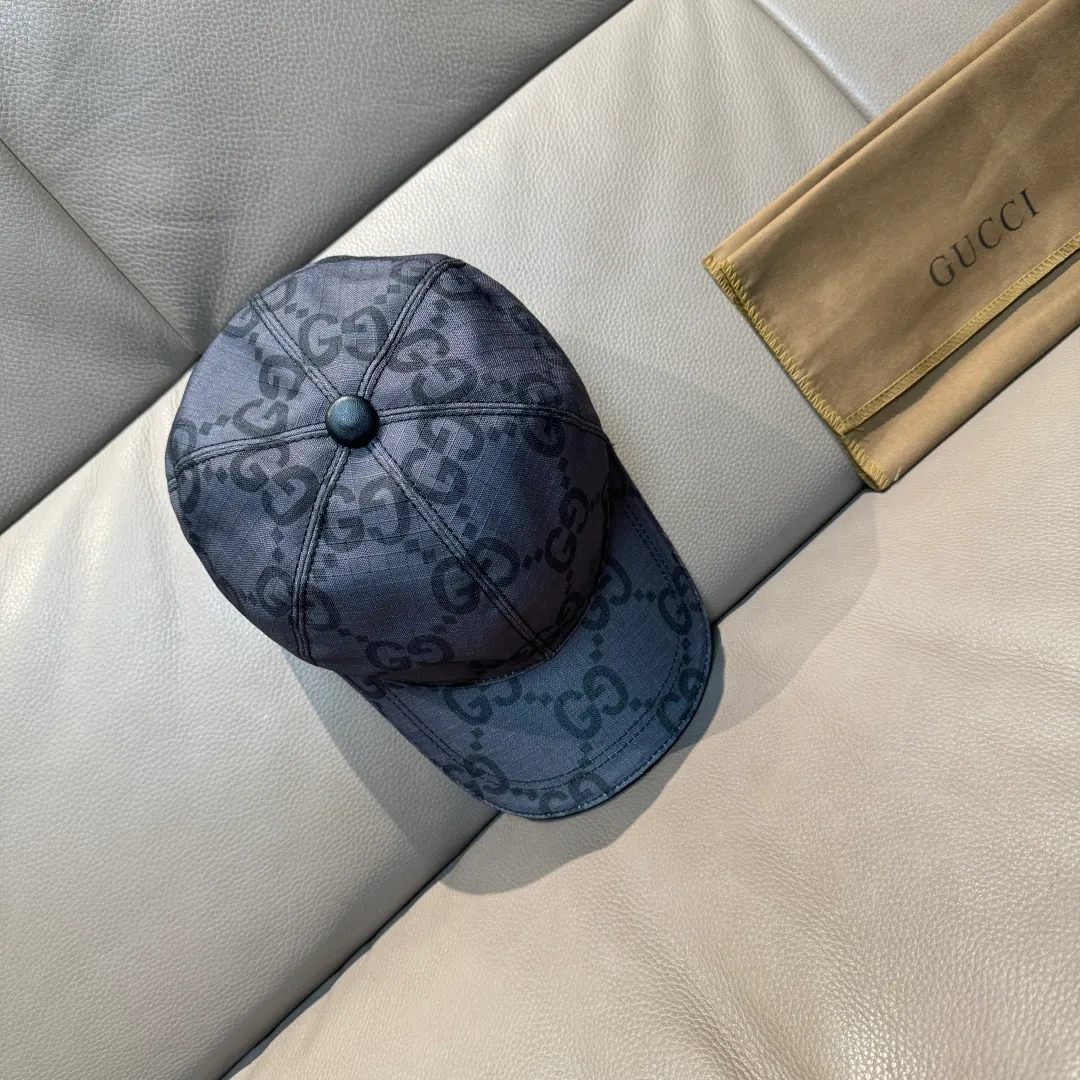 p90 New model shipped from official website. Gucci's latest original baseball cap, large double G, 1:1 mold customization at the counter, perfect alignment, original canvas fabric + first-layer cowhide, light and breathable! The basic head circumference is 56cm, and the patch is adjustable.
