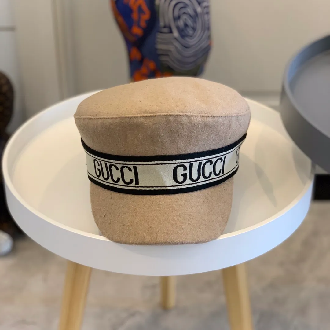 P70 Gucci wool wool military hat, simple and luxurious style, LOGO webbing, versatile style, a must-have item for warmth and concave shape! Many Internet celebrity network anchors must join! Material: 100% wool Head circumference: 57cm