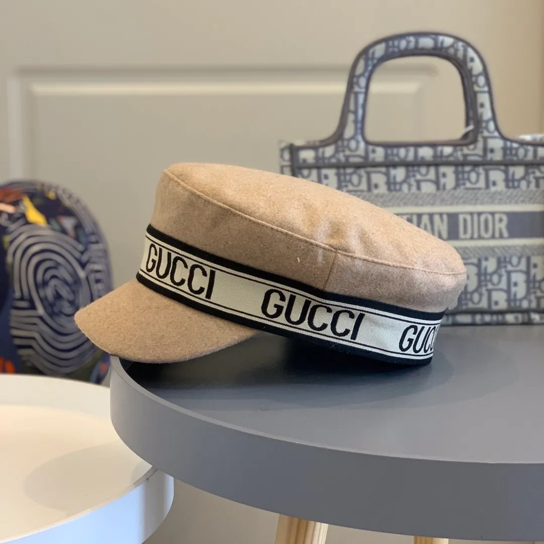 P70 Gucci wool wool military hat, simple and luxurious style, LOGO webbing, versatile style, a must-have item for warmth and concave shape! Many Internet celebrity network anchors must join! Material: 100% wool Head circumference: 57cm