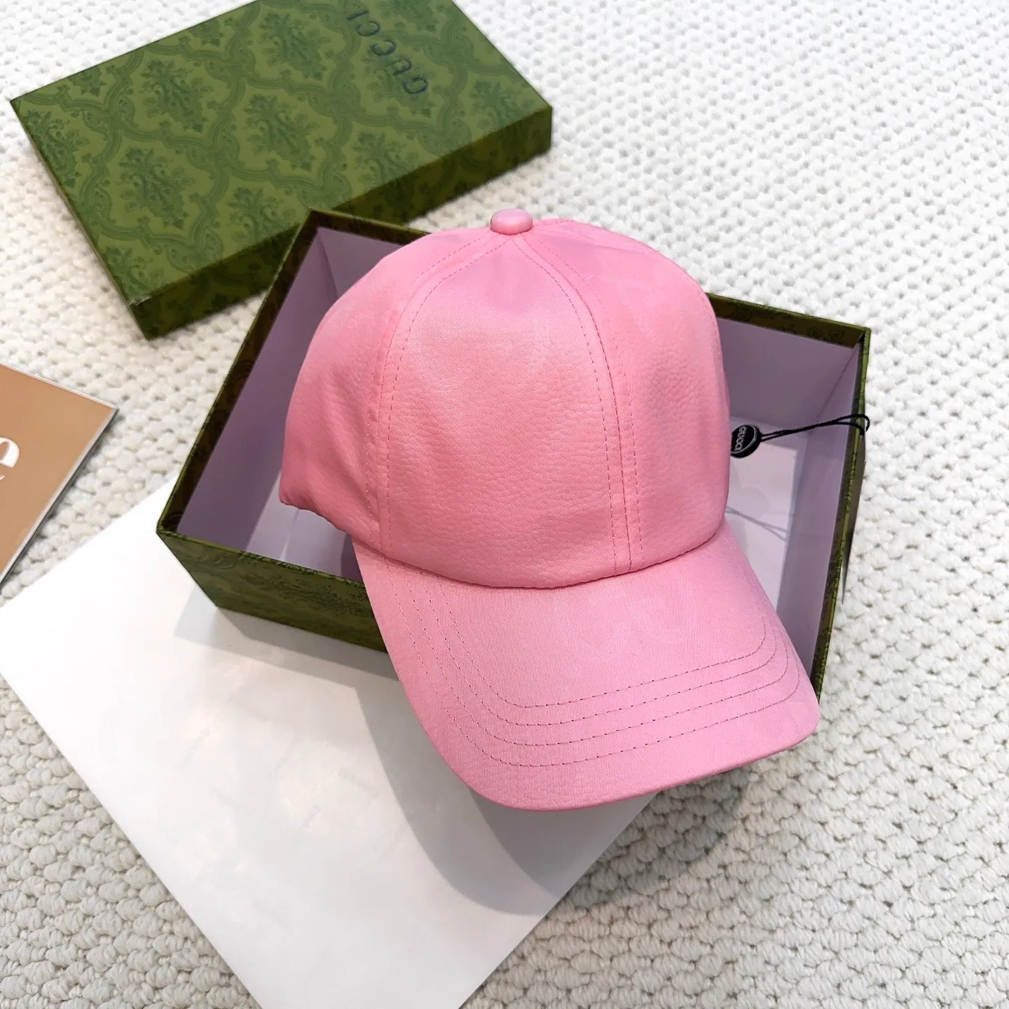 P66 original quality GUCCI Gucci baseball cap🧢Official website new product Gucci baseball cap🧢hot coming. The craftsmanship is very exquisite, high-end and classy! Low-key luxury, easy to carry! Running volume!