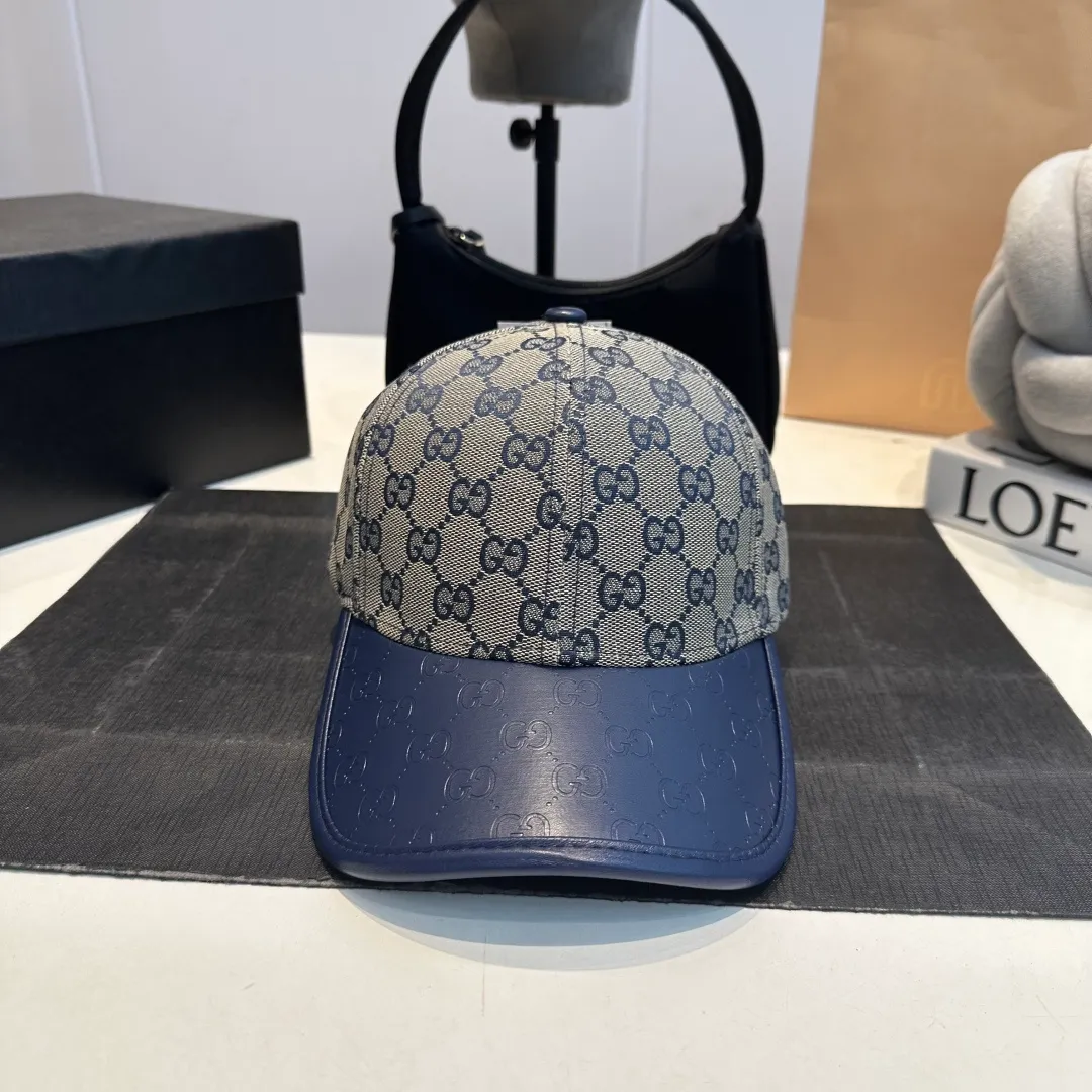P56 Gucci Baseball Cap♥️GUCCI🧢New product from the official website, baseball cap, original quality, hot arrival 🔥🎩 The craftsmanship is very exquisite, high-end and classy! Low-key luxury, easy to carry! Running volume!