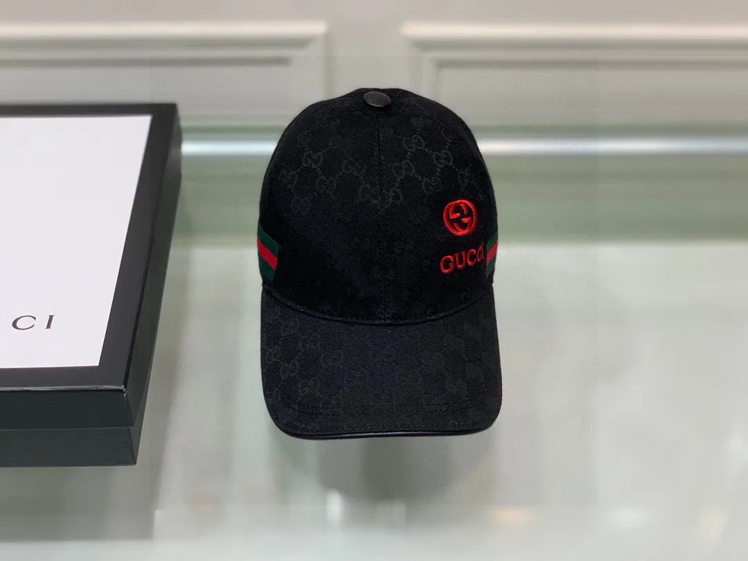 🉐️900,000-year-old classic model shipped!  , Gucci (Gucci) classic original baseball cap😍😍gucci small embroidery, 1:1 mold opening and customization at the counter, the highest version, original canvas fabric + first layer of cowhide, pure cotton lining, light and breathable! Photographed in real life, suitable for men and women in all seasons, basic head circumference 56cm, adjustable patches.