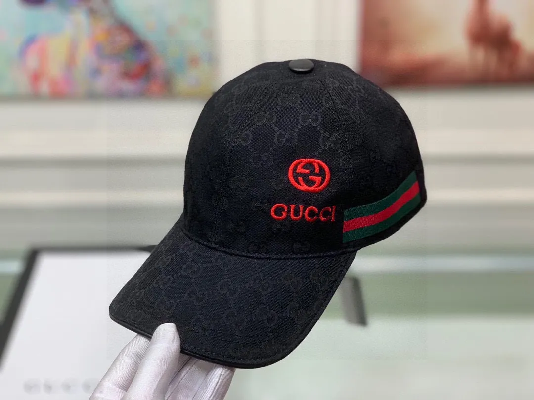 🉐️900,000-year-old classic model shipped!  , Gucci (Gucci) classic original baseball cap😍😍gucci small embroidery, 1:1 mold opening and customization at the counter, the highest version, original canvas fabric + first layer of cowhide, pure cotton lining, light and breathable! Photographed in real life, suitable for men and women in all seasons, basic head circumference 56cm, adjustable patches.