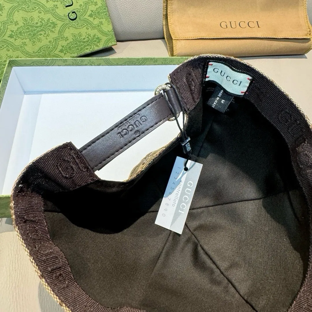 p90, Gucci (Gucci) new spring and summer original baseball cap, logo webbing, 1:1 mold customization, original canvas + first-layer cowhide, popular purchasing agent, versatile style for men and women, great quality! The basic head circumference is 56cm, and the patch is adjustable.