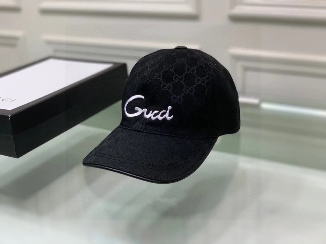 🉐️90, Gucci (Gucci) new original baseball cap, artistic word embroidery, 1:1 mold customization, heavy embroidery, details comparable to counters, original canvas + first-layer cowhide, pure cotton lining, great quality! The first choice for handsome men and beautiful women, fashionable and versatile. Basic head circumference 56, adjustable patch