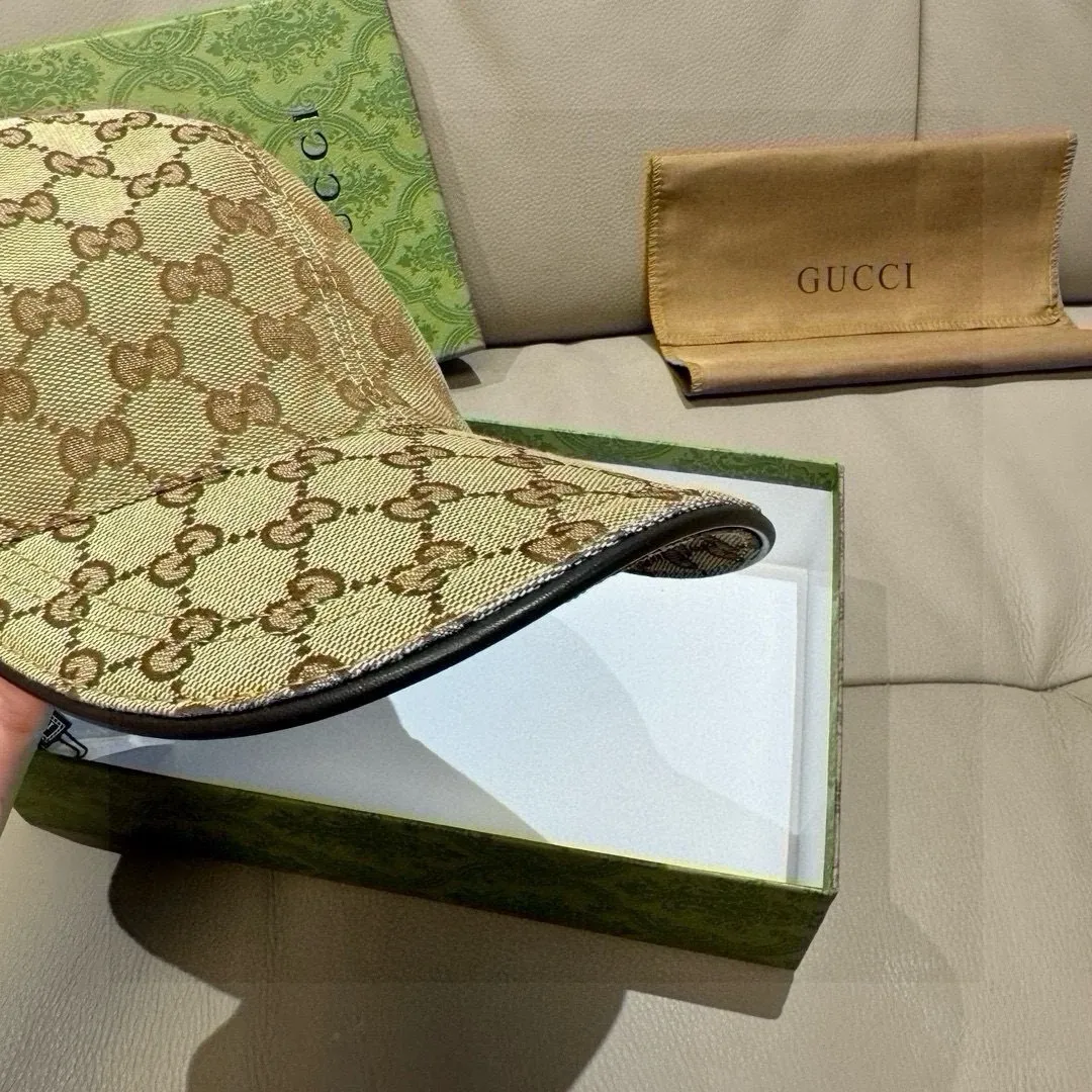p90 ten thousand year old classic new color is shipped!   , Gucci (Gucci) classic original baseball cap 😍😍 1:1 mold opening and customization at the counter, the highest version, original canvas fabric + first layer of cowhide, light and breathable! Photographed in real life, suitable for men and women in all seasons, basic head circumference 56cm, adjustable patches.
