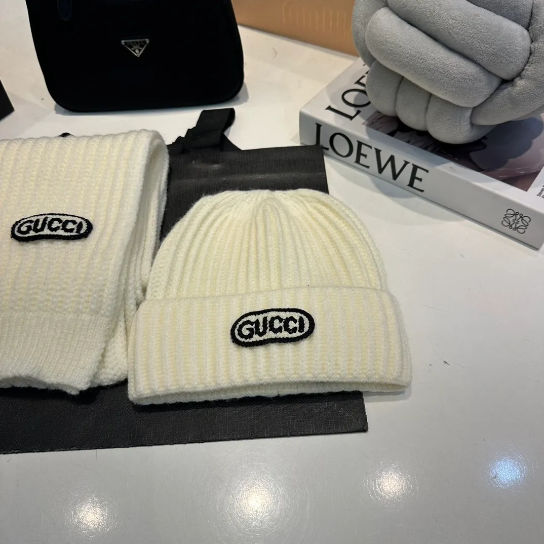 P180 Gucci Gucci three-piece set👏rabbit wool + cashmere knitted scarf and hat set, warm and fashionable, comfortable and soft texture, versatile style💑unisex, couple style