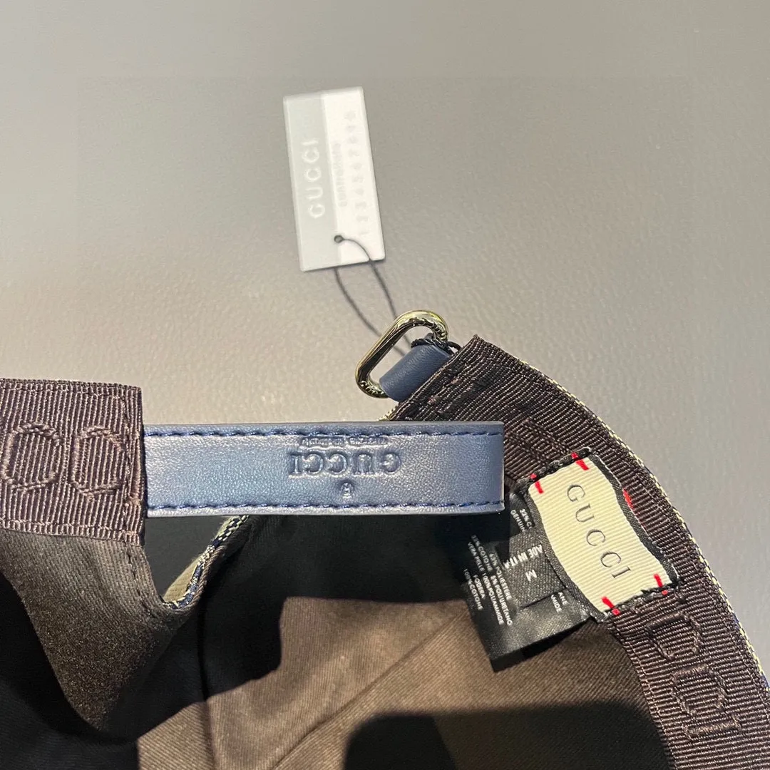 🉐900,000-year-old classic model shipped!    , Gucci (Gucci) classic original baseball cap😍😍Little Bee, 1:1 mold opening and customization at the counter, the highest version, original canvas fabric + first layer of cowhide, pure cotton lining, light and breathable! Photographed in real life, suitable for men and women in all seasons, basic head circumference 56cm, adjustable patches.
