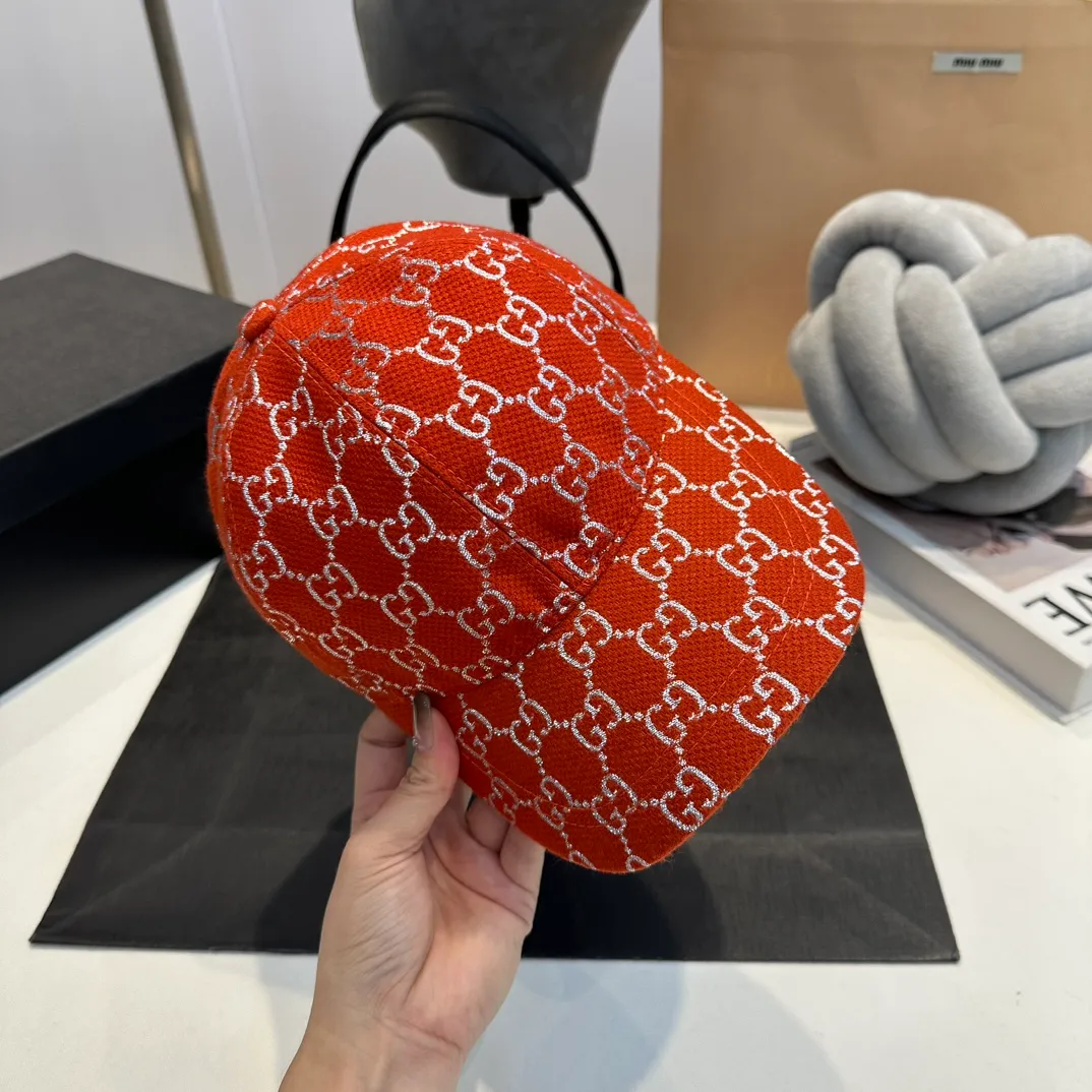 P70 Gucci baseball cap♥️GUCCI🧢New product from the official website, baseball cap, original quality, very popular 🔥🎩 The craftsmanship is very exquisite, high-end and classy! Low-key luxury, easy to carry! Running volume!