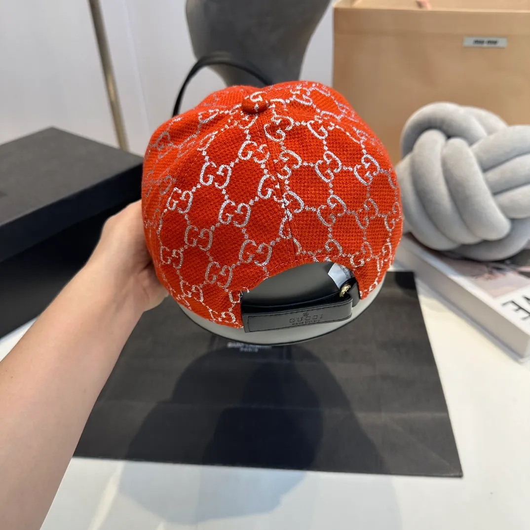 P70 Gucci baseball cap♥️GUCCI🧢New product from the official website, baseball cap, original quality, very popular 🔥🎩 The craftsmanship is very exquisite, high-end and classy! Low-key luxury, easy to carry! Running volume!