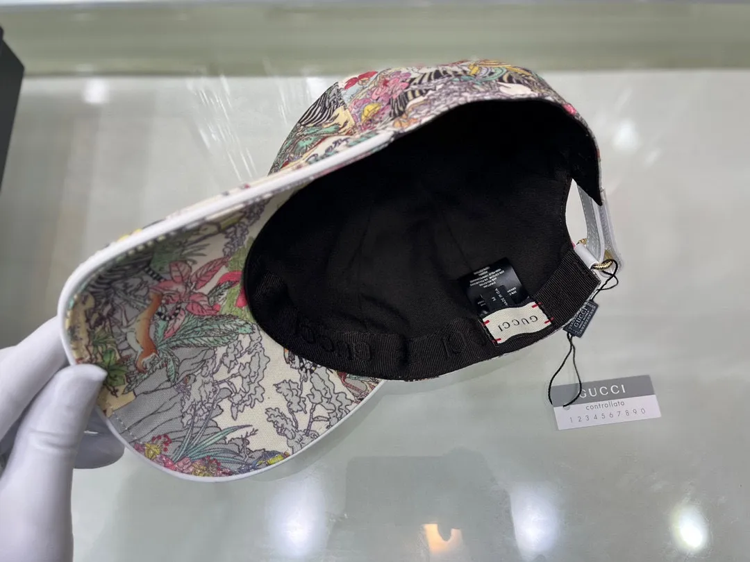 Batch 90, Gucci (Gucci) new original baseball cap, Jungle Tiger, 1:1 mold customization at the counter, original canvas + first layer of cowhide, pure cotton lining, light and breathable! The quality is great, the basic head circumference is 56cm, and the patch is adjustable.