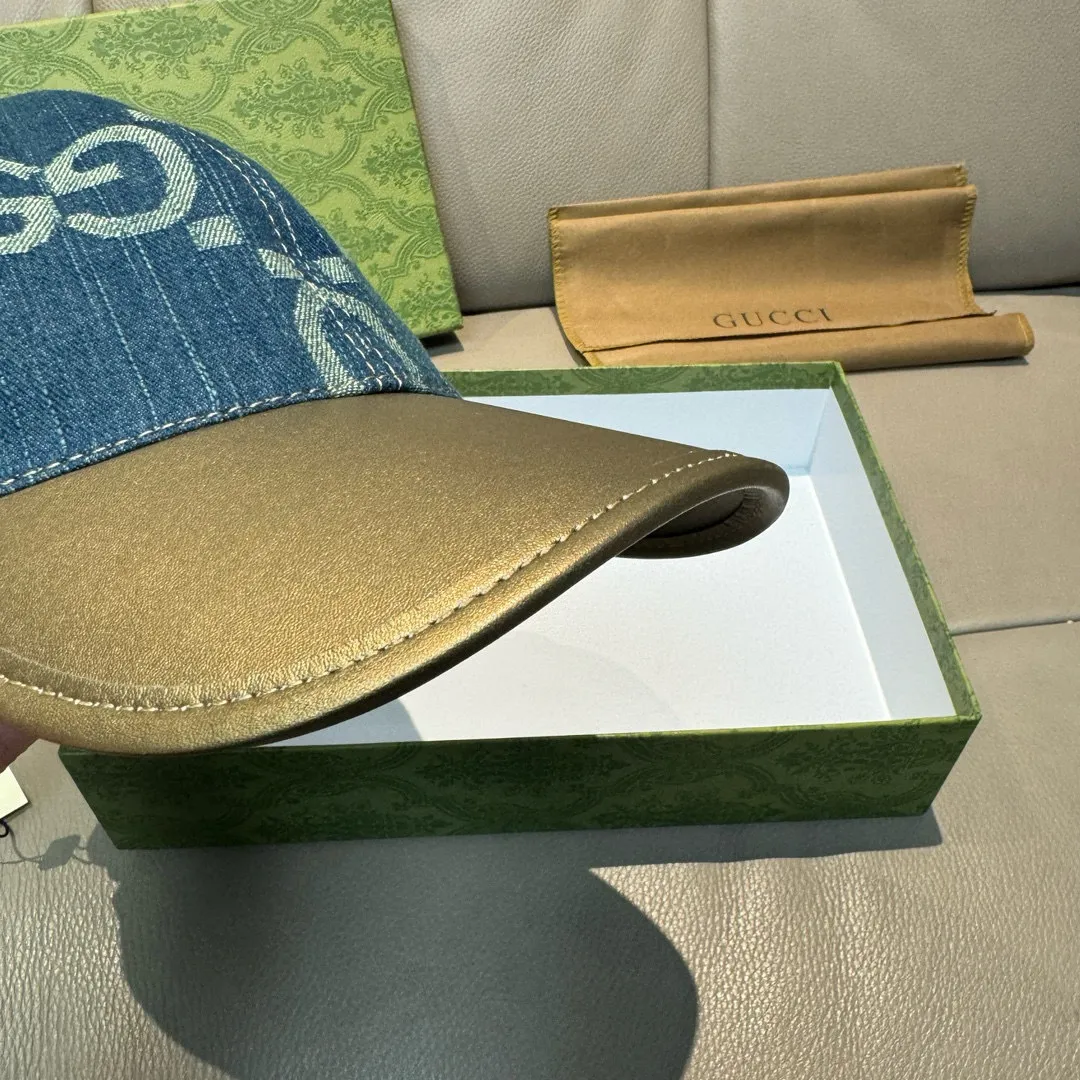 P90, Gucci (Gucci) new original baseball cap, large double G leather, best-selling model at the counter, 1:1 mold customization, original canvas fabric + first-layer cowhide, fashionable and handsome! The quality is great, the basic head circumference is 56cm, and the patch is adjustable.