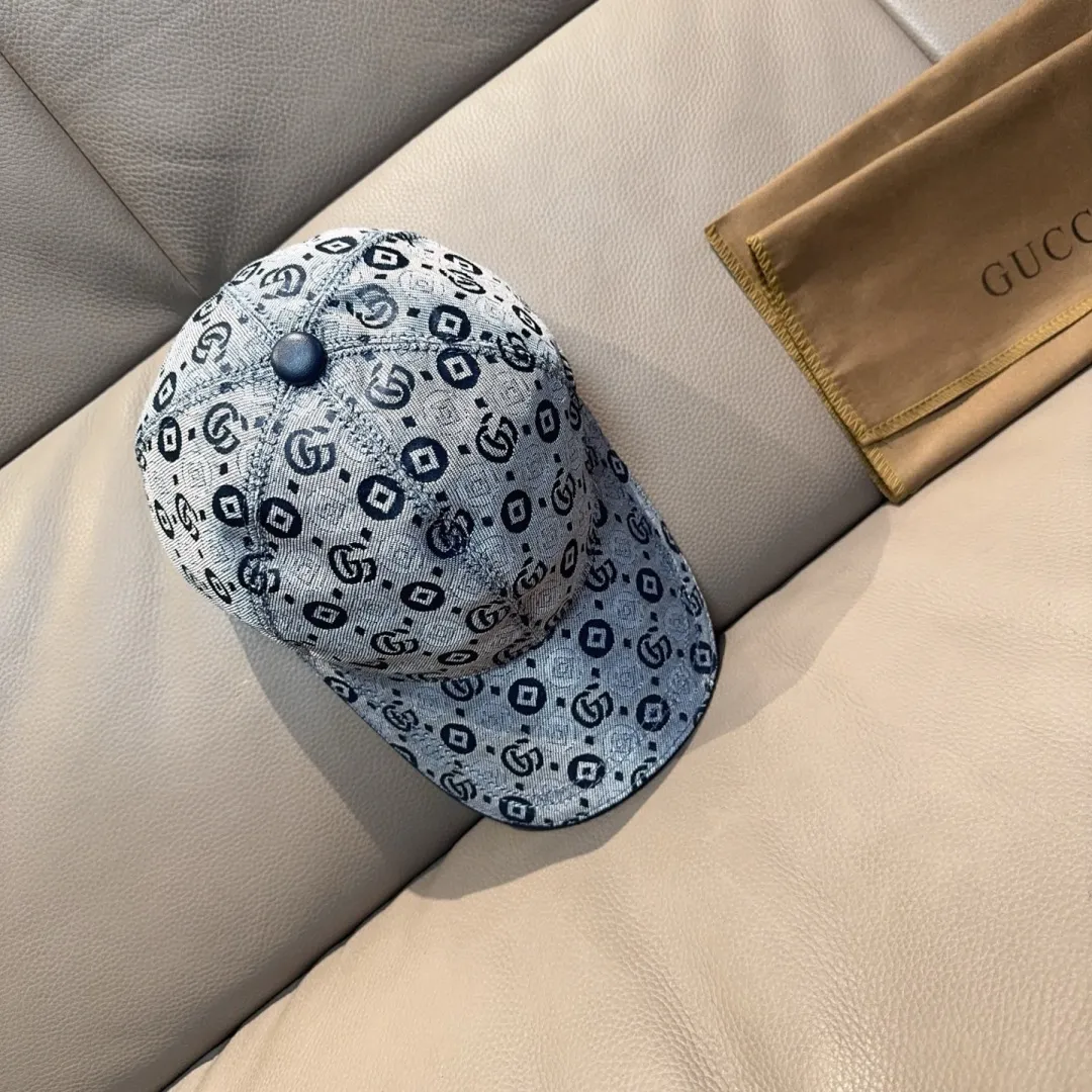 p90., Gucci's new original baseball cap, double G jacquard, 1:1 mold customization at the counter, perfect pattern, original canvas fabric + first-layer cowhide, light and breathable! The basic head circumference is 56cm, and the patch is adjustable.