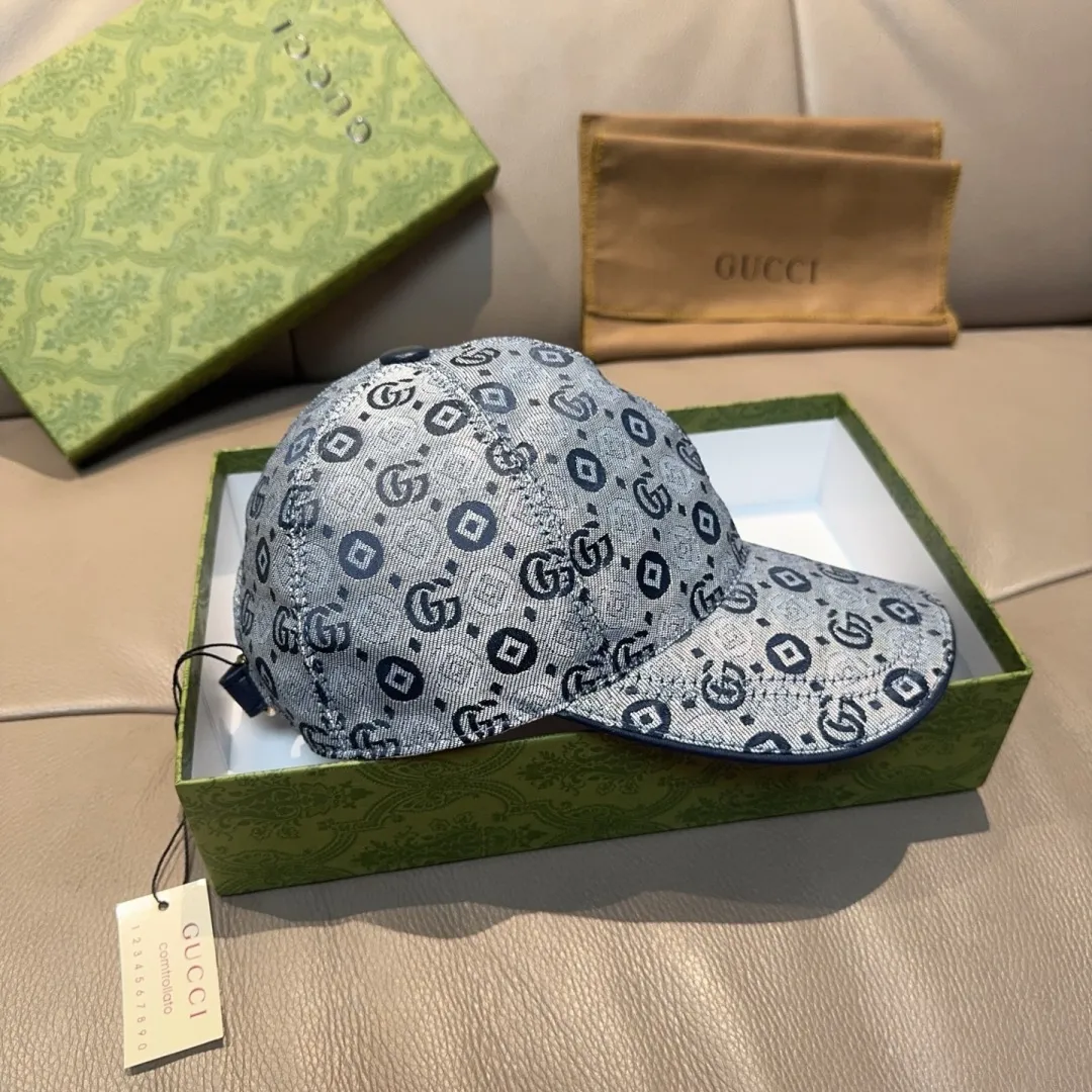 p90., Gucci's new original baseball cap, double G jacquard, 1:1 mold customization at the counter, perfect pattern, original canvas fabric + first-layer cowhide, light and breathable! The basic head circumference is 56cm, and the patch is adjustable.