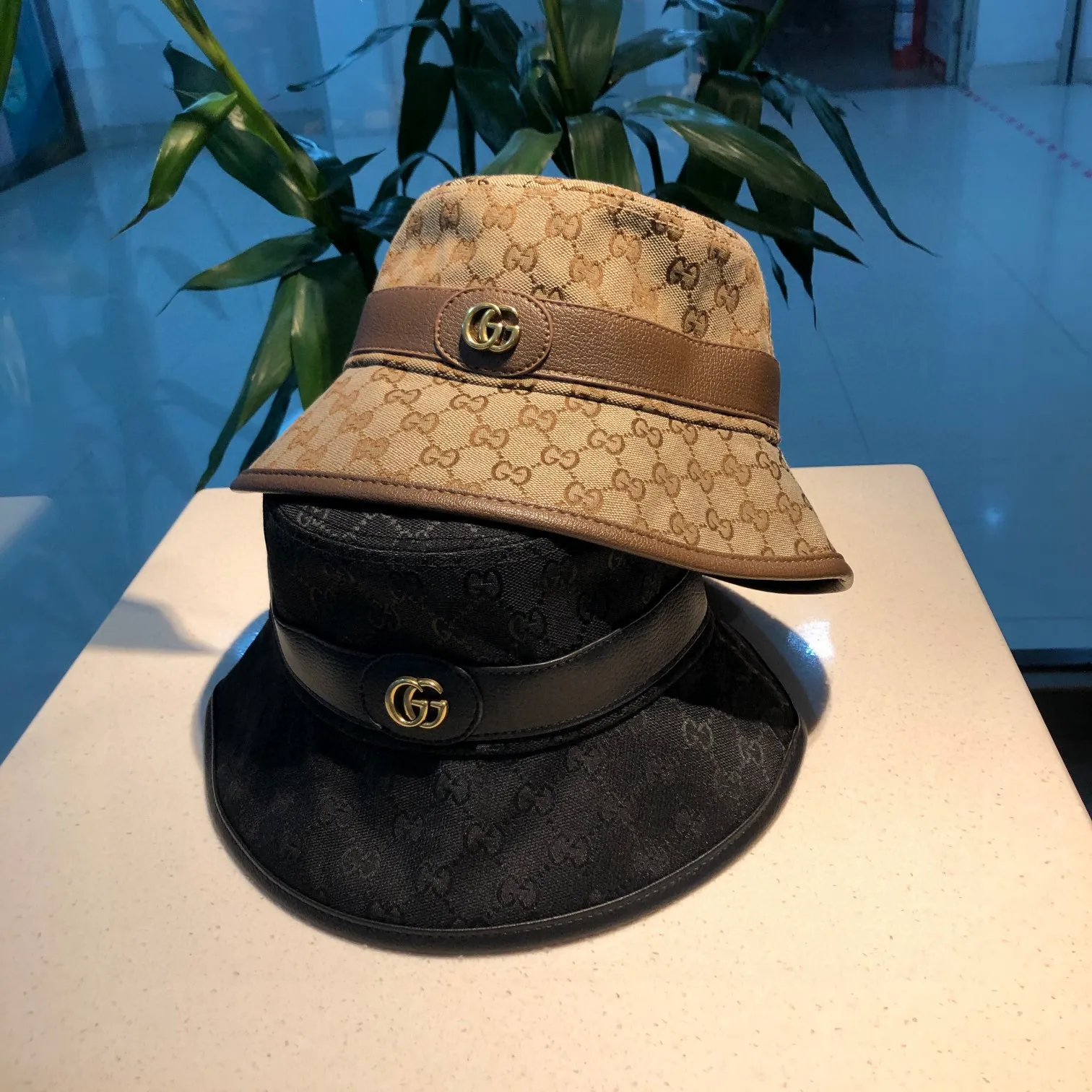 Special price 🉐️70💰 👒Gucci Gucci👒, new original single fisherman hat 😍😍 double G hemming, 1:1 mold customization, the highest version, original canvas fabric + cowhide micro label, pure cotton lining, light and breathable, real shot! Basic head circumference 56