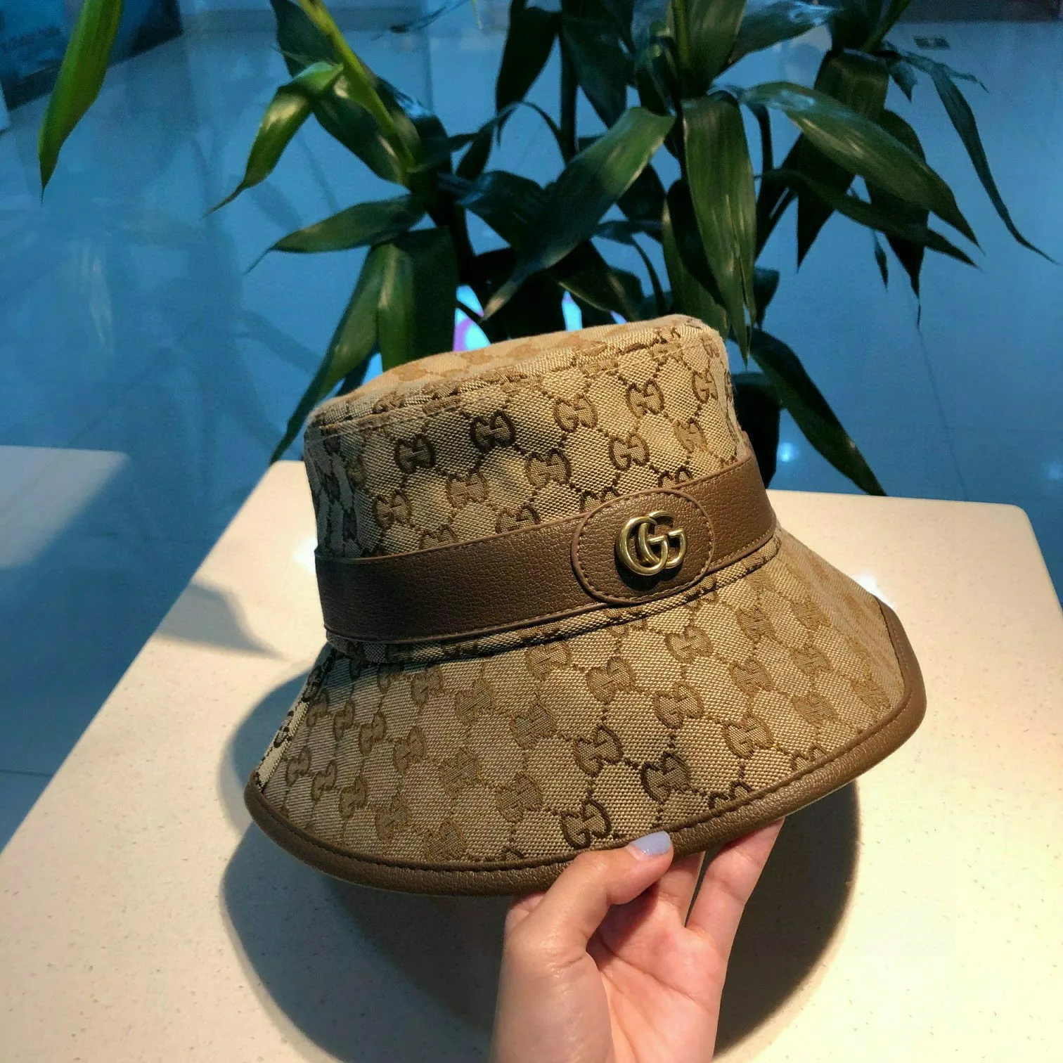 Special price 🉐️70💰 👒Gucci Gucci👒, new original single fisherman hat 😍😍 double G hemming, 1:1 mold customization, the highest version, original canvas fabric + cowhide micro label, pure cotton lining, light and breathable, real shot! Basic head circumference 56