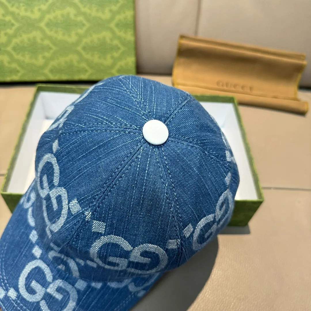 p90., Gucci Gucci’s new original baseball cap, large double G, 1:1 mold opening and customization at the counter, perfect matching pattern, original canvas fabric + first-layer cowhide, light and breathable! The basic head circumference is 56cm, and the patch is adjustable.