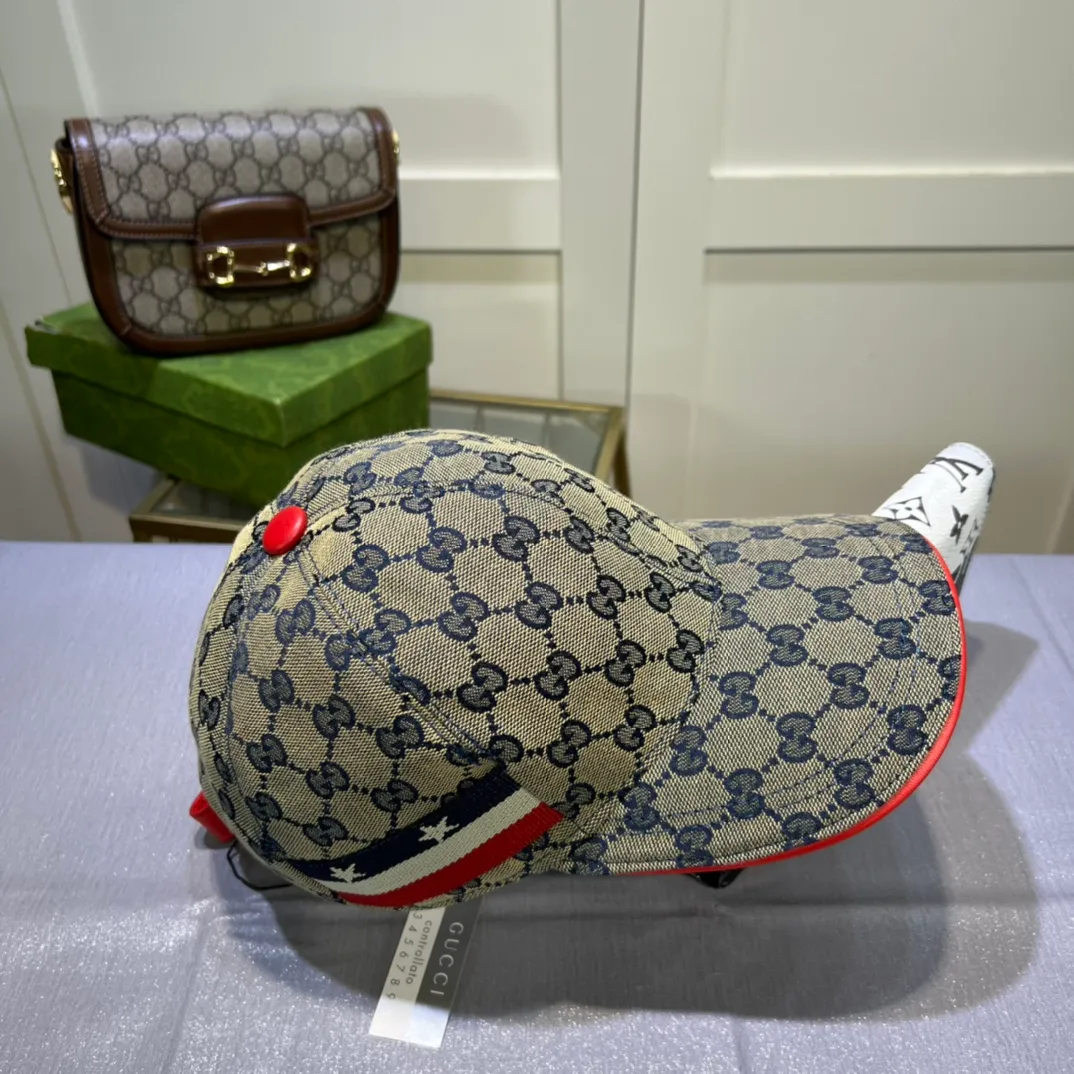 p90💰10,000-year-old classic model is shipped! Gucci (Gucci) classic original baseball cap 😍😍Customized at the 1:1 counter mold, the highest version, original canvas + first layer of cowhide, pure cotton lining, light and breathable! Photographed in real life, suitable for men and women in all seasons, basic head circumference 56cm, adjustable patches.