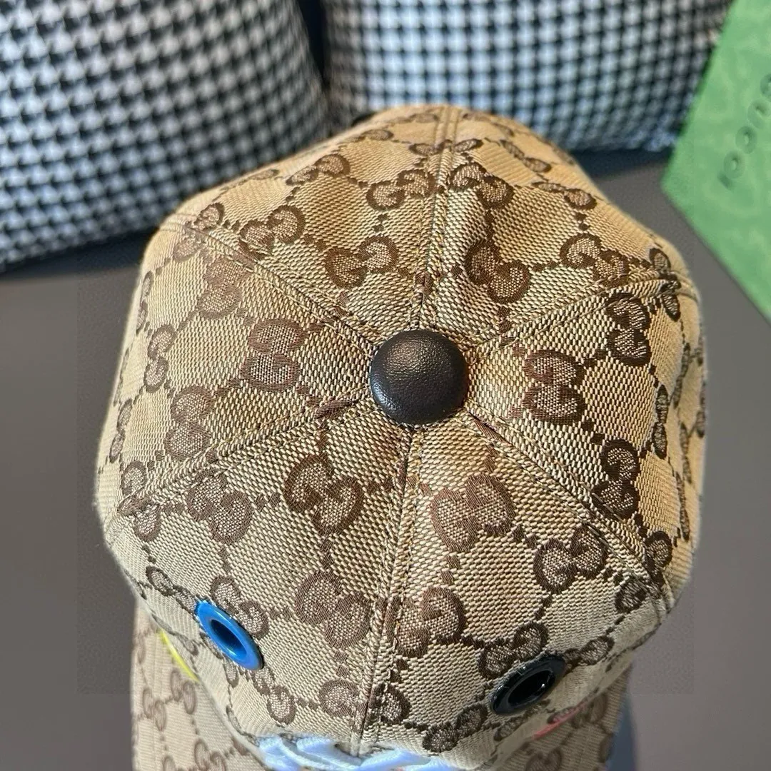 Batch 90 NY&Gucci (Gucci) cooperation baseball cap, the latest model in the counter, NY embroidery, 1:1 mold customization, original breathable sail fabric + first layer of cowhide, perfect details, original quality, exclusive physical shooting, suitable for men and women.  , 3 colors are in stock at the counter!