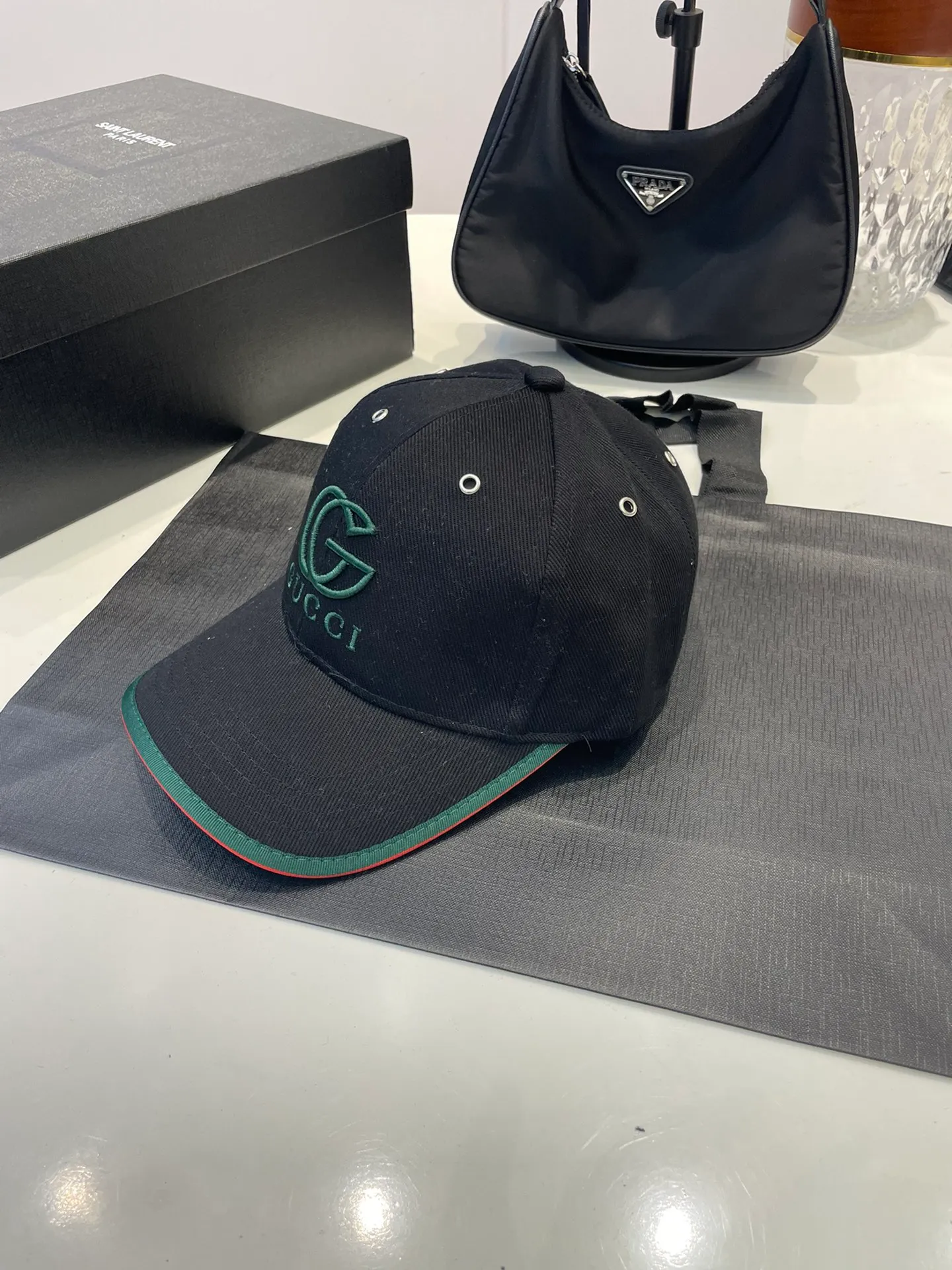P80 GUCCI Baseball Cap🧢The new Gucci baseball cap from the official website, the original quality is very popular 🔥🎩 The craftsmanship is very exquisite, the high-end atmosphere is high-end! Low-key luxury, easy to carry! Running volume