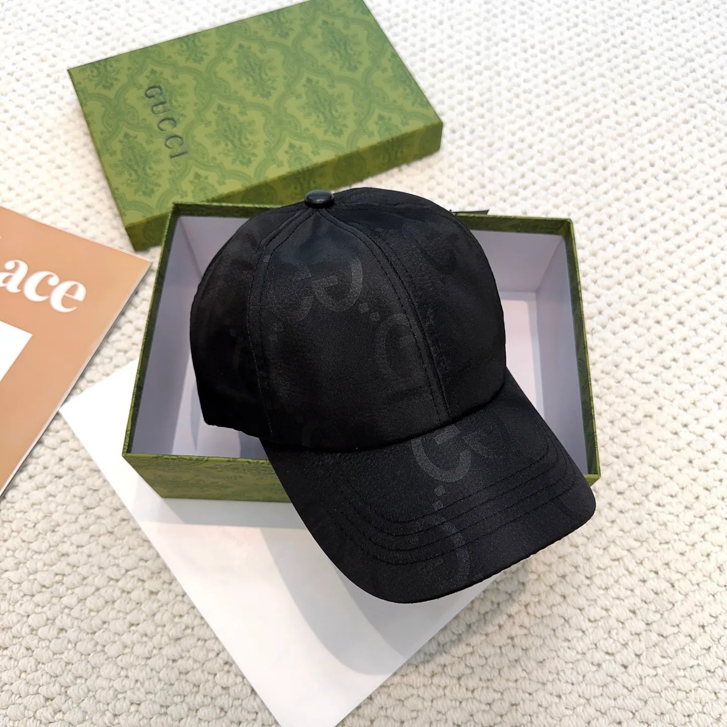 P66 original quality GUCCI Gucci baseball cap🧢Official website new product Gucci baseball cap🧢hot coming. The craftsmanship is very exquisite, high-end and classy! Low-key luxury, easy to carry! Running volume!