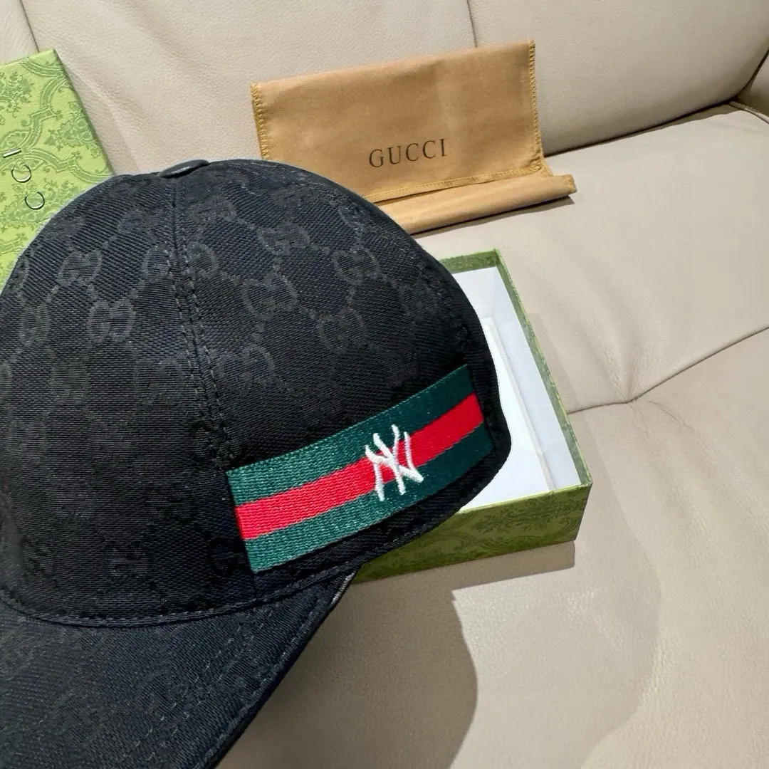 p90, the latest collaboration model of NY&Gucci (Gucci), original baseball cap, 1:1 mold customization, details comparable to those at the counter, original canvas fabric + first-layer cowhide, excellent quality! The first choice for handsome men and beautiful women, fashionable and versatile. The basic head circumference is 56cm, and the patch is adjustable.
