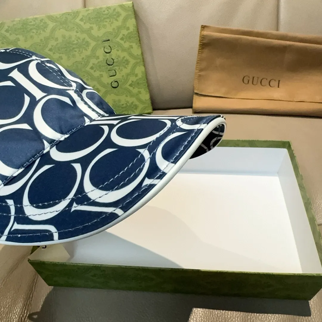 p90, Gucci (Gucci) new original baseball cap, GUCCI silk screen printing, 1:1 mold opening and customization at the counter, original canvas fabric + first layer of cowhide, pure cotton lining, light and breathable! The quality is great, the basic head circumference is 56cm, and the patch is adjustable.