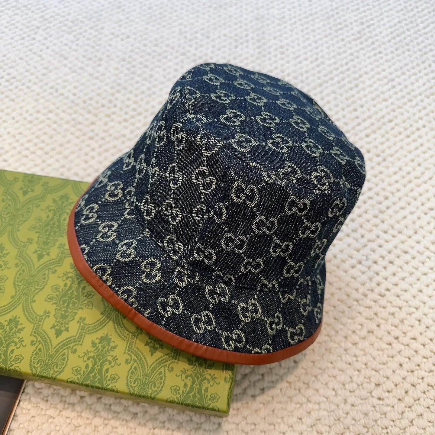 P80 original quality GUCCI Gucci bucket hat 👒Official website new product Gucci bucket hat is coming. The craftsmanship is very exquisite, high-end and classy! Low-key luxury, easy to carry! Running volume!