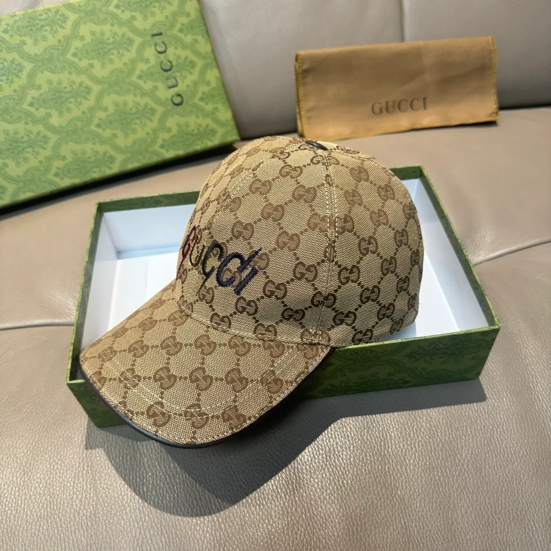 P90, Gucci's new original baseball cap, artistic word embroidery, 1:1 mold customization, heavy embroidery, details comparable to those at counters, original canvas fabric + first-layer cowhide, pure cotton lining, great quality! The first choice for handsome men and beautiful women, fashionable and versatile. Basic head circumference 56, adjustable patch