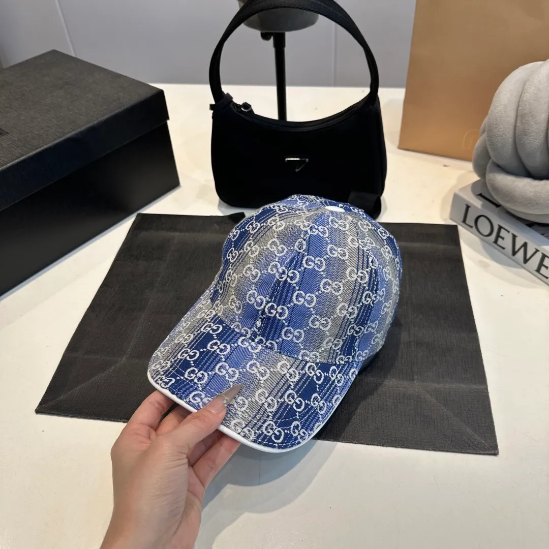 P100 Gucci new original baseball cap, Gucci gradient jacquard, 1:1 mold opening and customization at the counter, original canvas fabric + first-layer cowhide, light and breathable! The quality is great, the basic head circumference is 56cm, and the patch is adjustable.