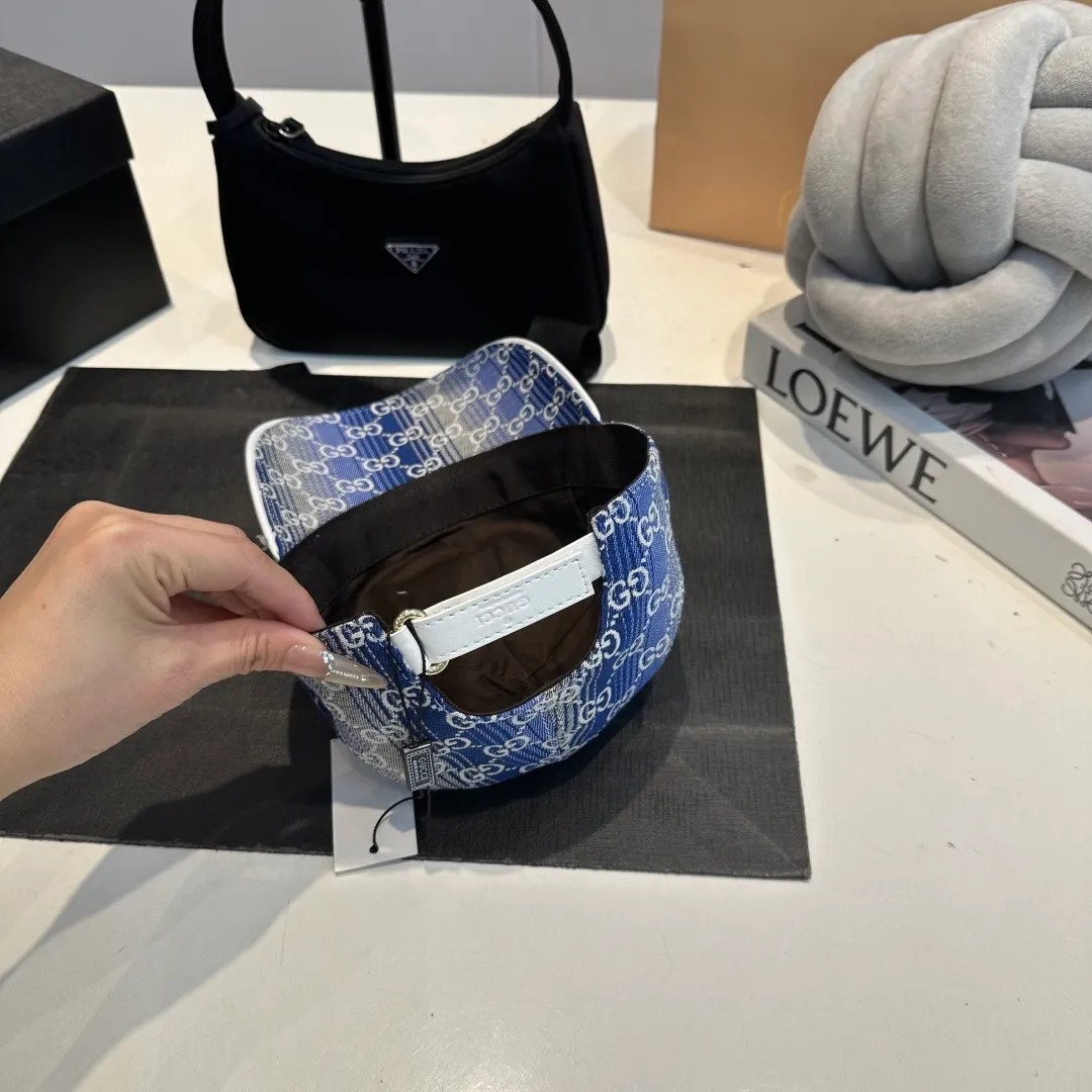 P100 Gucci new original baseball cap, Gucci gradient jacquard, 1:1 mold opening and customization at the counter, original canvas fabric + first-layer cowhide, light and breathable! The quality is great, the basic head circumference is 56cm, and the patch is adjustable.