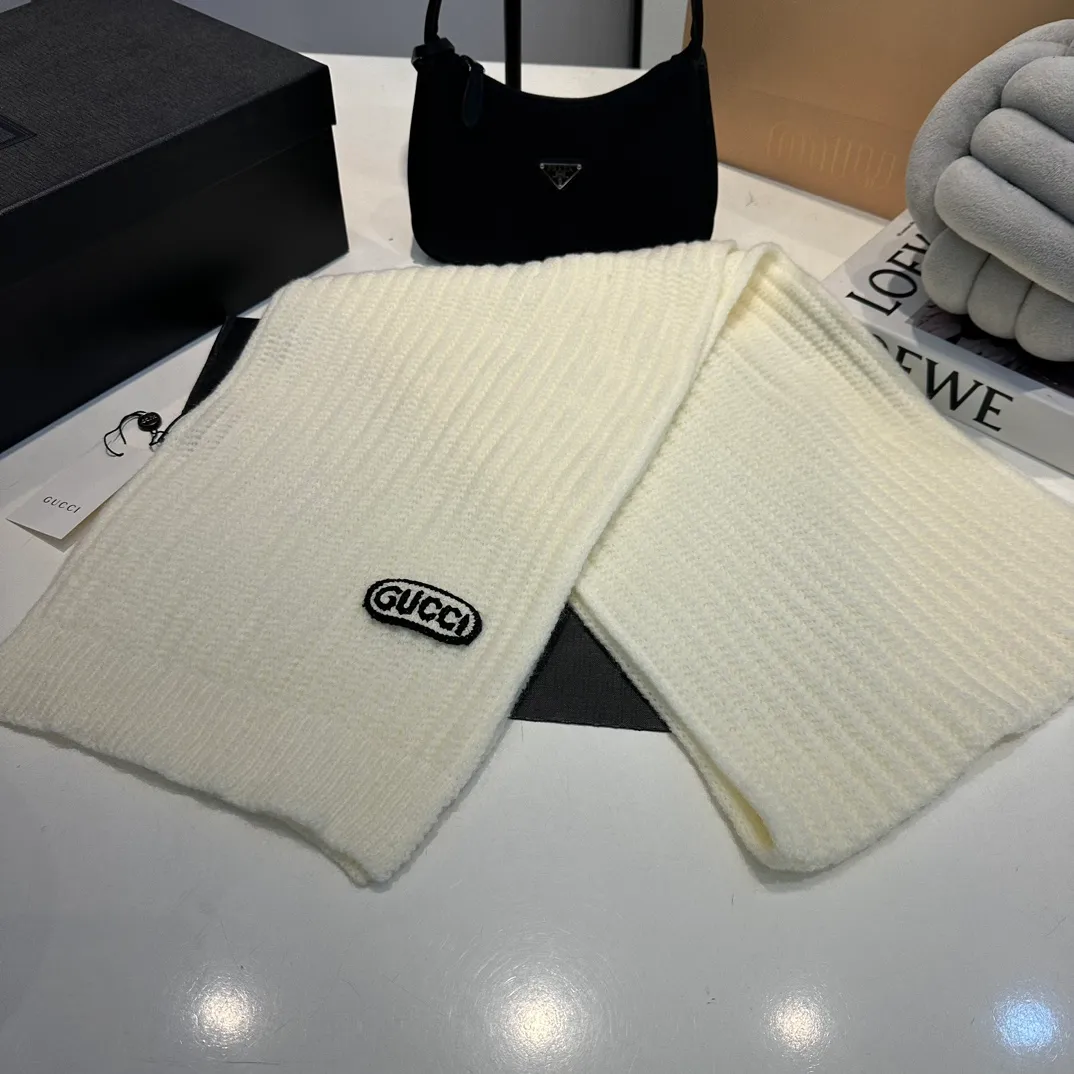 P180 Gucci Gucci three-piece set👏rabbit wool + cashmere knitted scarf and hat set, warm and fashionable, comfortable and soft texture, versatile style💑unisex, couple style