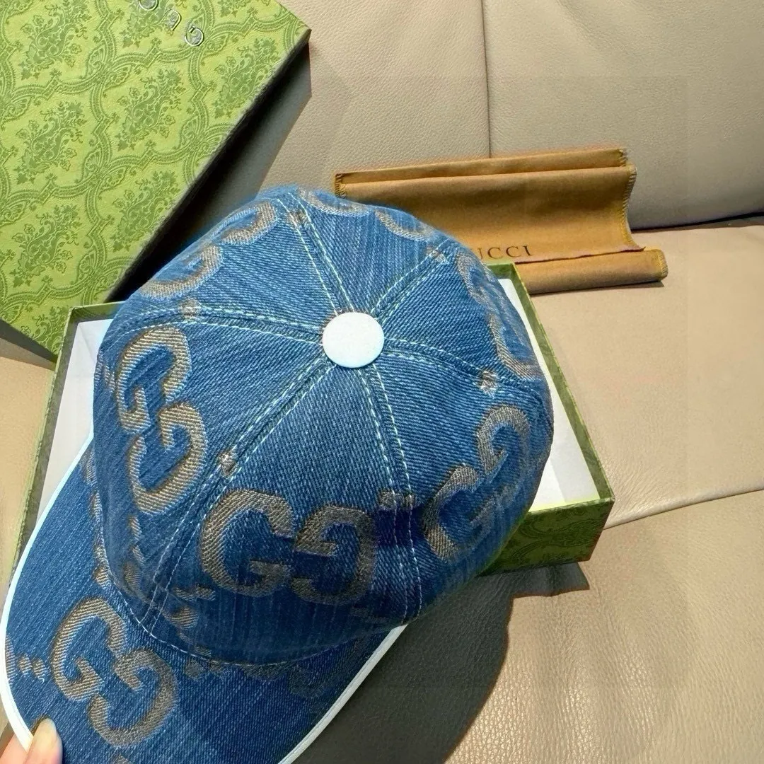 p90., Gucci Gucci’s new original baseball cap, large double G, 1:1 mold opening and customization at the counter, perfect matching pattern, original canvas fabric + first-layer cowhide, light and breathable! The basic head circumference is 56cm, and the patch is adjustable.